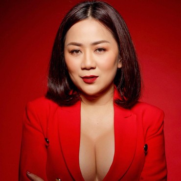 No Bra Day, Eh Tante Ernie Merah-merah Tanpa Bra