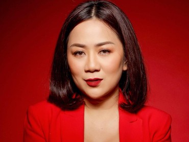 No Bra Day, Eh Tante Ernie Merah-merah Tanpa Bra