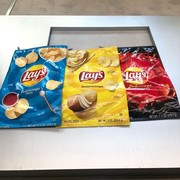 Balenciaga Buat Tas Berbentuk Bungkus Lay's! Harganya Rp27 Jutaan