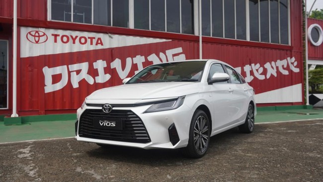 Generasi keempat Vios sekarang dijual di Indonesia namun mengandalkan unit impor dari Thailand dan harga termurah kini tembus Rp300 juta.