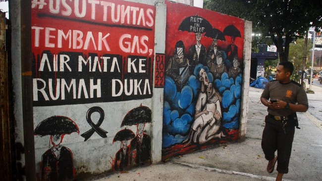 TGIPF tragedi Kanjuruhan menegaskan masih banyak pekerjaan rumah yang harus diselesaikan oleh polisi khususnya soal gas air mata.