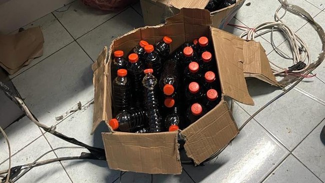 Dispora Kabupaten Malang memastikan puluhan botol yang diduga minuman keras temuan polisi di Stadion Kanjuruhan adalah obat hewan ternak.