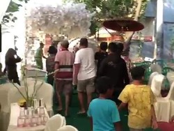Pengantin Jalani Ritual Khusus gegara Pernikahannya Dilewati Keranda Jenazah