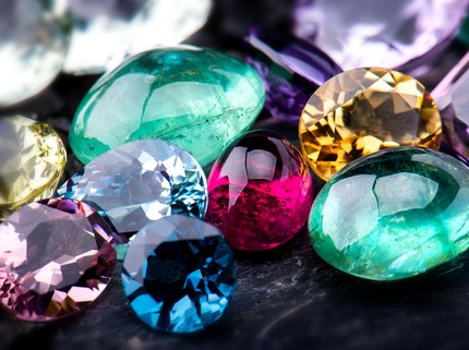 7 Batu Permata Paling Mahal di Dunia, Sampai Pusing Lihat Harganya!