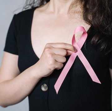 Fakta Kanker Payudara: Terjadi pada 1 dari 8 Perempuan, Simak Kisah Inspiratif Survivor Ini yang Sukses Menghadapinya!