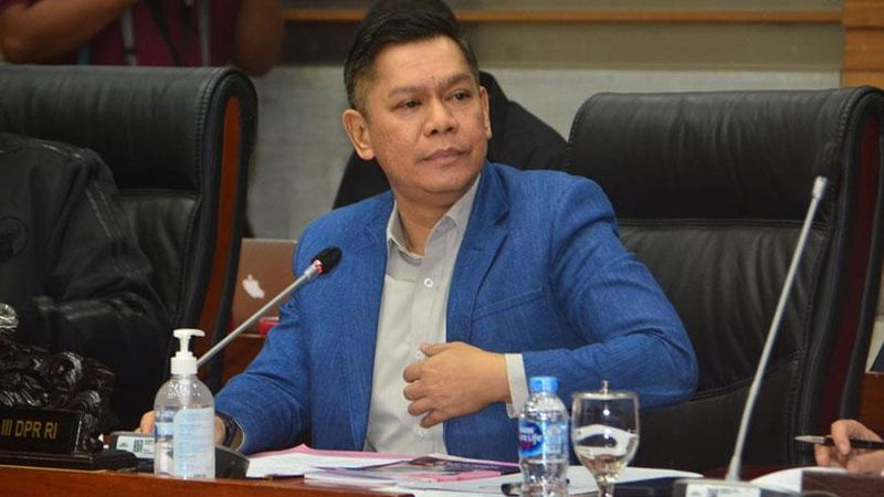 Wakil Ketua Komisi III DPR RI, Adies Kadir menyatakan bahwa kehidupan para hakim yang bertugas di daerah saat ini masih jauh dari kata sejahtera.