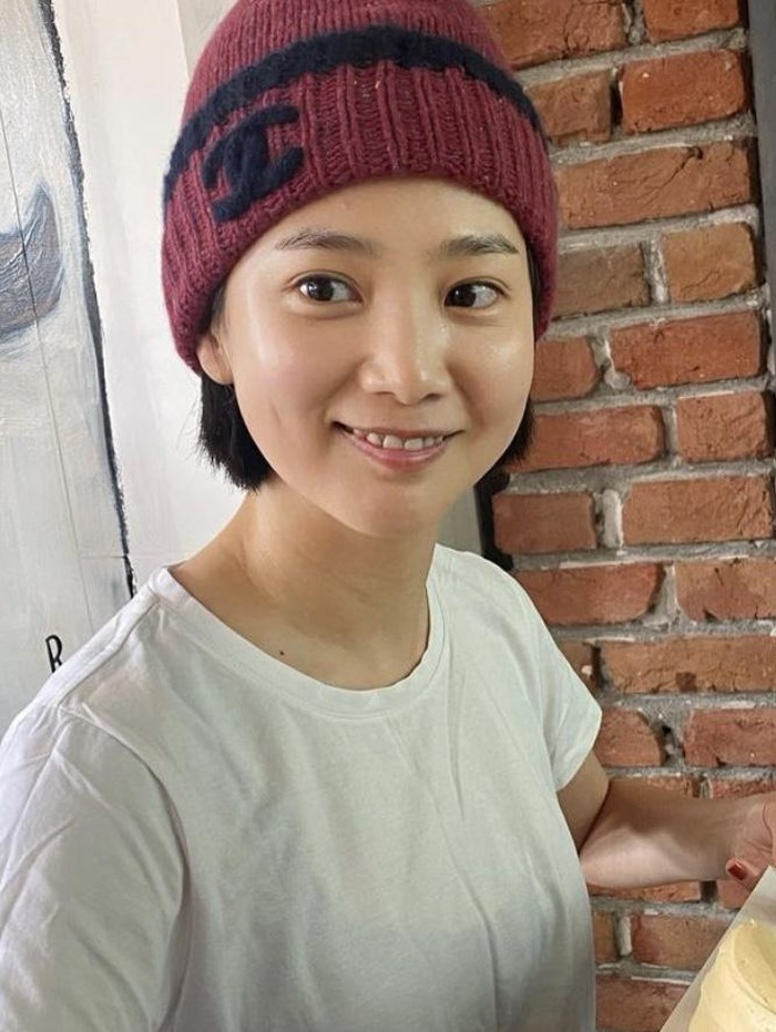 Belum lama ini, nama Yoon Seung Ah sempat jadi topik pembicaraan hangat netizen Korea Selatan, Beauties./ foto: instagram.com/doflwl