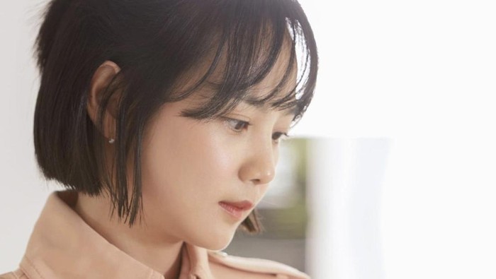 Pada bulan September lalu, Yoon Seung Ah membagikan foto perayaan ulang tahunnya di instagram. Dalam caption foto tersebut, Yoon Seung Ah menulis kalau tahun ini ia telah resmi berusia 40 tahun./ foto: instagram.com/doflwl