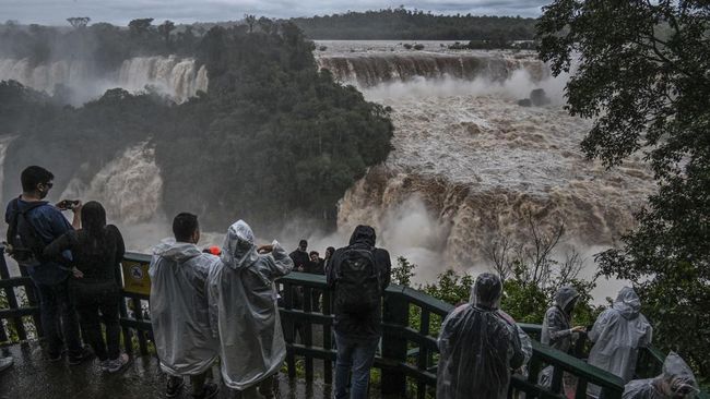 Wisata alam di Argentina terkenal indah dari pegunungan, danau, dan pantainya yang membuat banyak wisatawan tertarik datang berkunjung. 