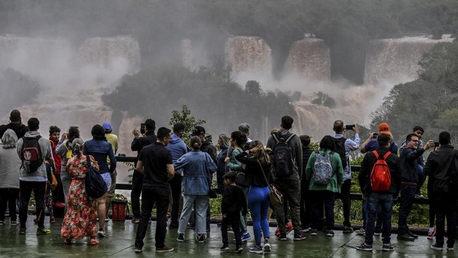 FOTO: Pesona 'Tenggorokan Iblis' yang Menakjubkan di Air Terjun Iguazu