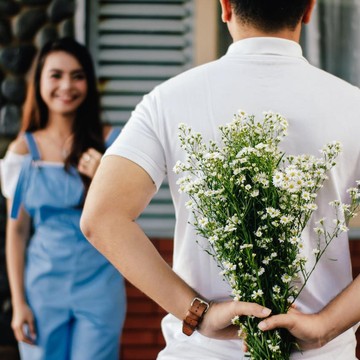 img-title 5 Cara Tepat Bersikap pada Pria dengan Love Language Act of Service, Dijamin Makin Memikat Hatinya!