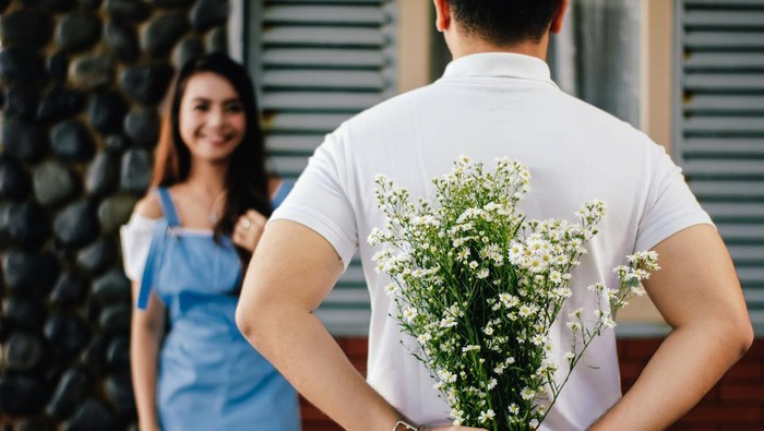 5 Cara Tepat Bersikap pada Pria dengan Love Language Act of Service, Dijamin Makin Memikat Hatinya! 5 Cara Tepat Bersikap pada Pria dengan Love Language Act of Service, Dijamin Makin Memikat Hatinya!