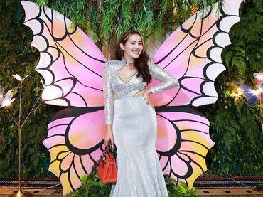 7 Outfit Mewah Isa Zega yang Disebut 'Mami Simpanan' Rizky Billar
