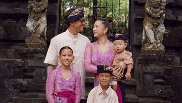 JENNIFER BACHDIM CUKUP PUNYA EMPAT ANAK