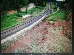 KAI Pantau Tanah Bergerak Dekat Rel KA Bogor-Sukabumi: Jalur Aman