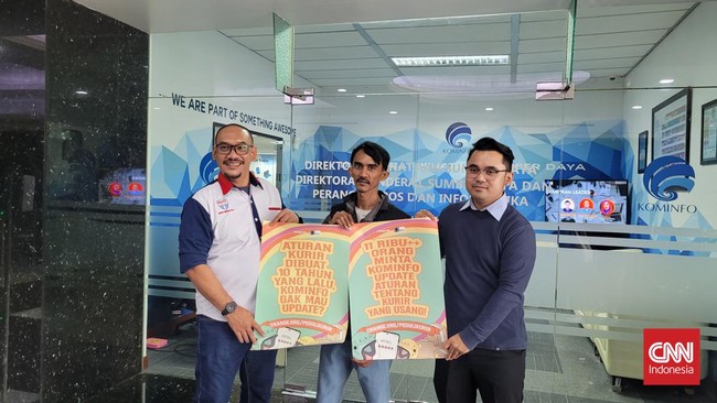 Para kurir online menyampaikan petisi ke Kominfo untuk mengubah aturan tarif lantaran penghasilan mereka di bawah UMR, tak ada sisa untuk menabung.