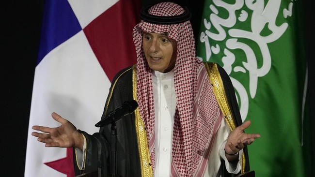 Menlu Saudi, Adel Al-Jubeir menyindir sikap Amerika Serikat yang menuding pihaknya bekerja sama dengan Rusia dan tak mau memenuhi permintaan Washington.