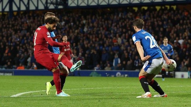 Mohamed Salah mencetak rekor baru setelah menciptakan hattrick tercepat dalam sejarah Liga Champions saat Liverpool menang 7-1 atas Glasgow Rangers.