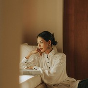 4 Tips Bikin Konten Unik dan Kece Pakai Smartphone Lipat dari Nicoline Patricia Malina