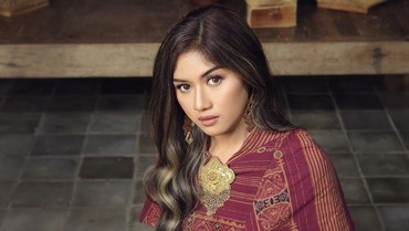 img-title Erina Gudono Ungkap Pertemuan Keluarga soal Persiapan Nikah dengan Kaesang