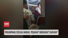 VIDEO: Penumpang Diduga Mabuk, Pesawat Mendarat Darurat