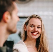 Punya Daya Tarik Besar, 3 Sifat Capricorn Ini Bikin Orang Mudah Jatuh Cinta!