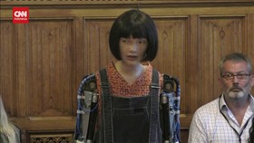 VIDEO: Perkenalkan Aida, Robot Humanoid Yang Pandai Melukis