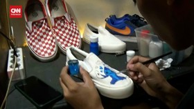 VIDEO: Hobi Lukis Sepatu Datangkan Cuan Jutaan Rupiah