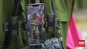 FOTO: Tren Jualan Pakaian Live Lewat Medsos