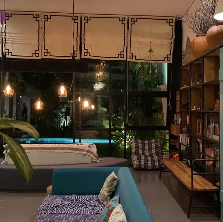 <p>Dwi Sasono dan Widi Mulia memilih konsep rumah yang tidak bersekat agar terlihat luas dan terasa nyaman ketika berkumpul dengan keluarga besar. (Foto: YouTube Rans Entertainment)<br /><br /><br /></p>
