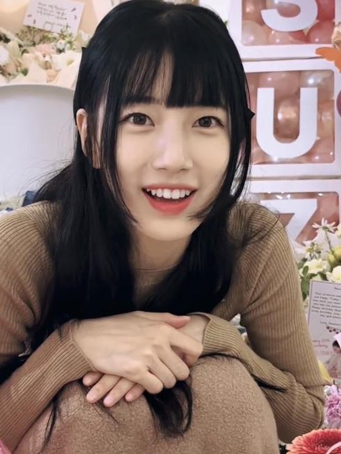 Yang membuat netizen gagal fokus bukanlah jumlah hadiah yang banyak, melainkan model rambut terbaru Suzy./ foto: instagram.com/skuukzky