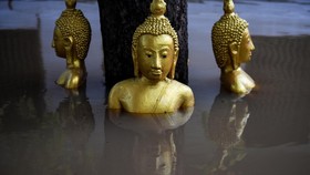FOTO: 'Rumah Buddha' Kebanjiran di Ayutthaya Thailand