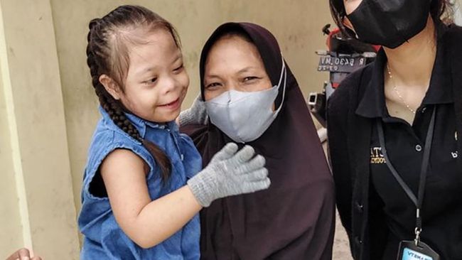 Khairani adalah anak penyandang down syndrome dengan masalah kesehatan lainnya. Salurkan donasi untuk Khairani lewat berbuatbaik.id.