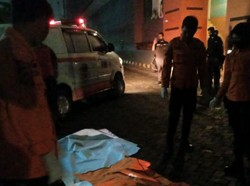Perempuan Tewas Diduga Bunuh Diri Loncat dari Tunjungan Plaza