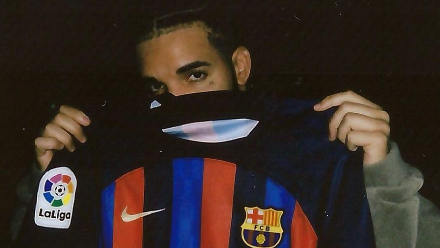 Drake dan jersey Barcelona edisi OVO Sound