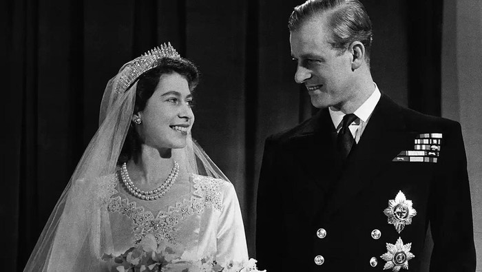 4 Fakta tentang Gaun Pengantin Ratu Elizabeth II, Sempat Rusak di Hari Pernikahan!