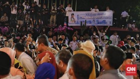 FOTO: Momen Hari Terakhir Anies Baswedan Bertugas di Balai Kota DKI