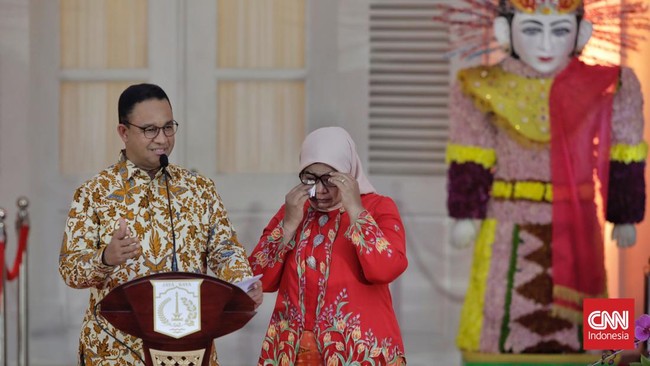 Pada Jumat (14/10) merupakan hari terakhir Anies bekerja di Balai Kota DKI. Ia akan mengakhiri tugasnya sebagai gubernur pada 16 Oktober.