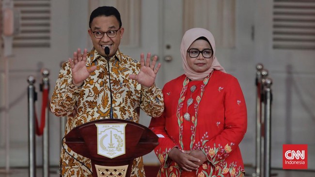 Fery Haryati, istri Anies Baswedan, dinyatakan Covid-19. Kegiatan open house di rumah Anies pun ditunda.