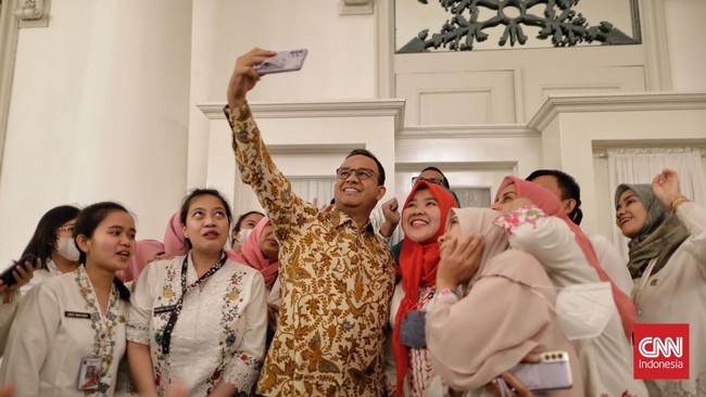 Pada Jumat (14/10) merupakan hari terakhir Anies bekerja di Balai Kota DKI. Ia akan mengakhiri tugasnya sebagai gubernur pada 16 Oktober.