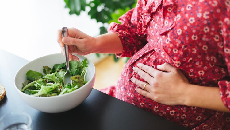 Ibu Hamil Makan Sayur Ibu Hamil Makan Sayur