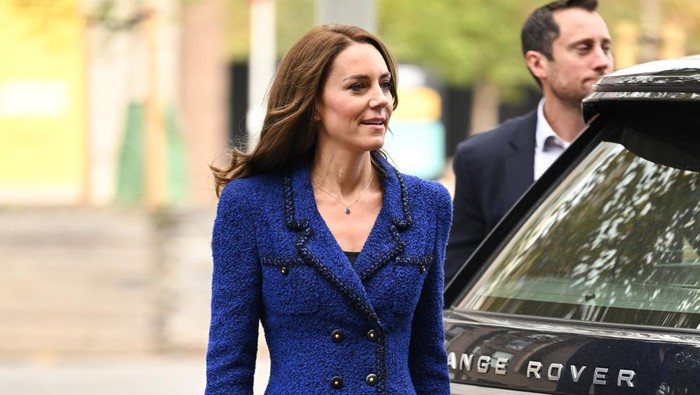 Kate Middleton Tampil Stylish Pakai Jaket Chanel Seharga Rp96 Jutaan