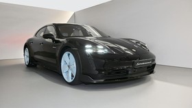 Porsche Kolab Jennie Blackpink 'Setrum' Desain Mobil Listrik Taycan