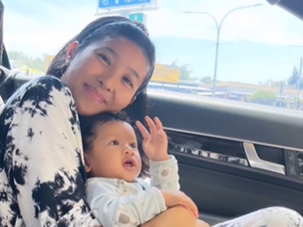 7 Potret Menggemaskan Olivia Zalianty dan Sang Anak, Hydro