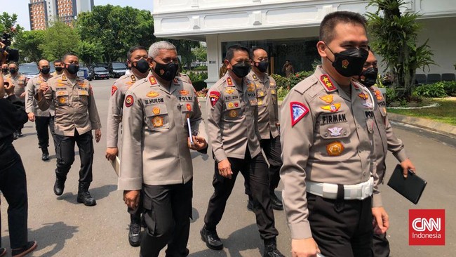 Wakil Ketua Komisi III DPR Ahmad Sahroni meminta Presiden Jokowi untuk kembali meluruskan pola pikir, kerja, dan komando di Korps Bhayangkara.