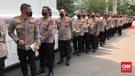 Jokowi Perintahkan Tindak Tegas Polisi yang Melanggar Aturan dan Hedon