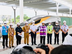 Kang Emil Ajak Warga Kasih Usulan Nama Kereta Cepat JKT-BDG