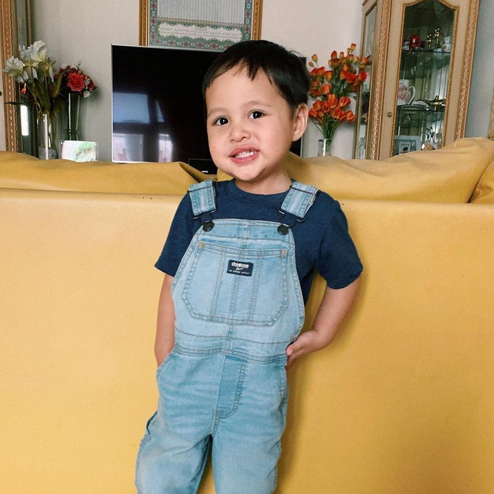 <p>Arr sendiri telah mengoleksi berbagai macam jenis kipas dari beragam bentuk dan ukuran. Hal ini membuat Arr dijuluki sebagai Duta Kipas Nasional oleh netizen. (Foto: Instagram: @tasyakamila)</p>
