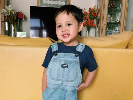 Bikin Gemas! Arrasya Putra Tasya Kamila Sedih saat Kipasnya Rusak, Minta Kubur Baling-baling