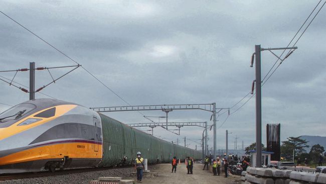 Infrastruktur Listrik Kereta Cepat Rampung Juni 2023